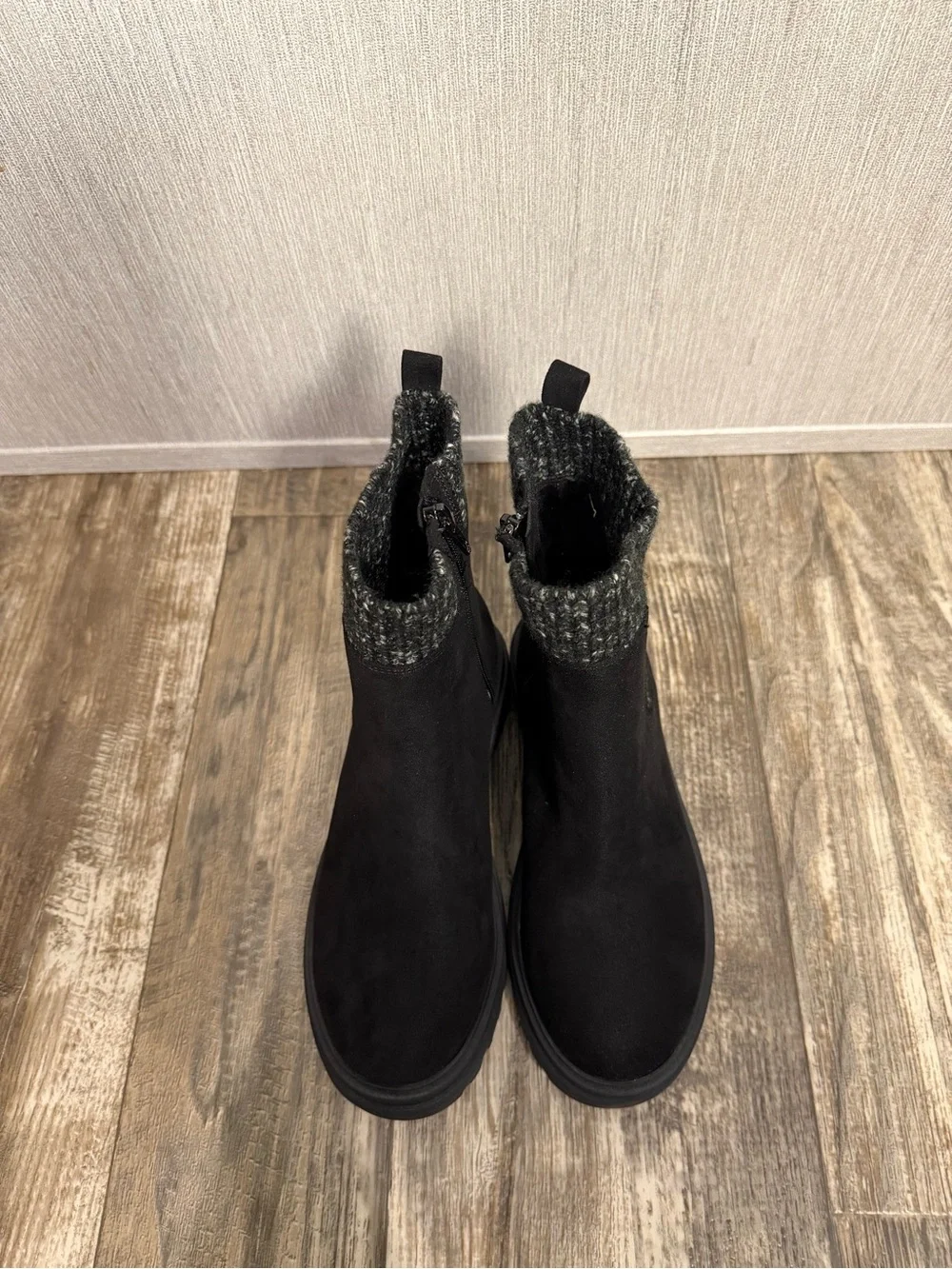 Bella Vita Black Ankle Boot with Charcoal Knit Cuff Size 6